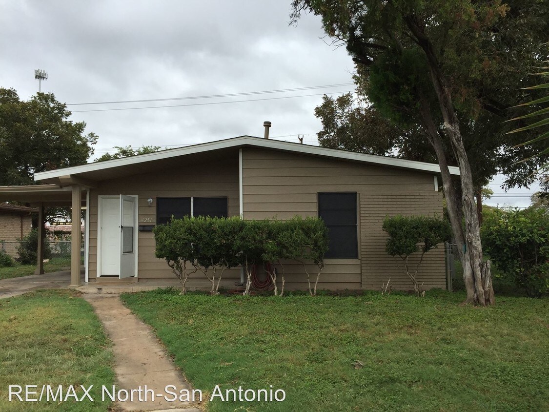 Primary Photo - 4 br, 1 bath House - 4251 Wild Oak Dr