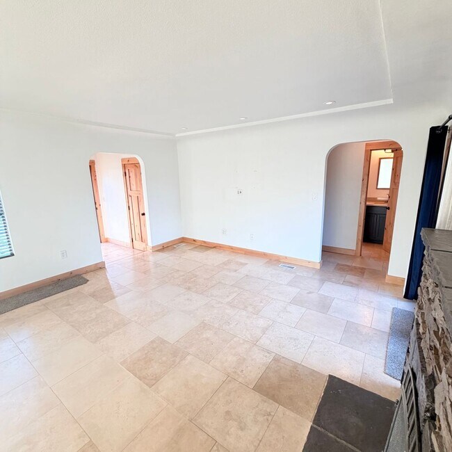 Building Photo - 3025 E 15th Ave