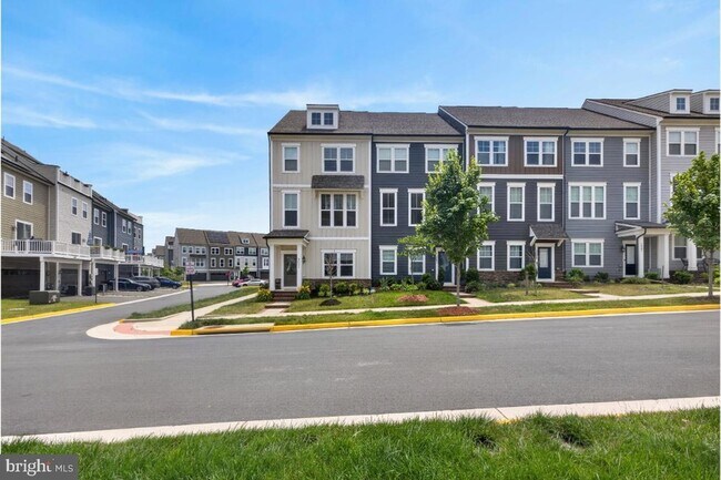 Building Photo - 1601 Grove Chestnut Rd