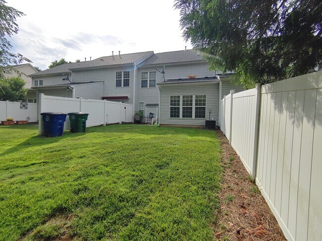 Foto del edificio - 5052 Parkview Way