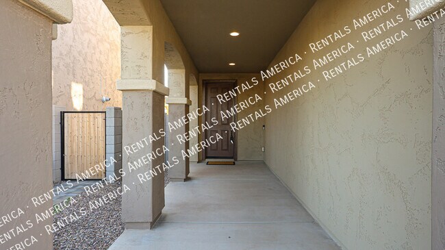 Foto del edificio - 17611 W Missouri Ave