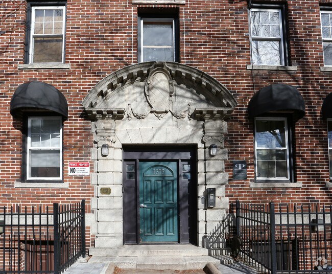 1375 Chapel Street Apartments New Haven, CT