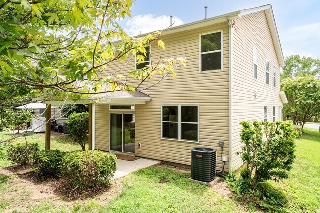 Foto del edificio - 3010 Remington Oaks Cir