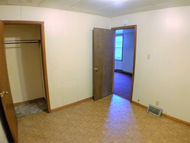 Building Photo - 319 Kennedy Ave