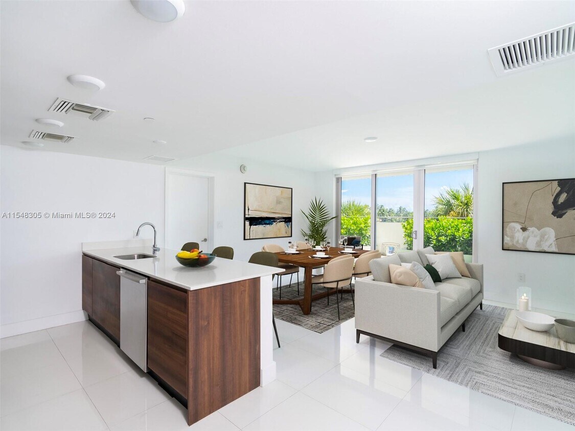 Foto principal - 9261 E Bay Harbor Dr