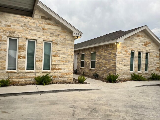 Foto del edificio - 4902 N Hiawatha Dr