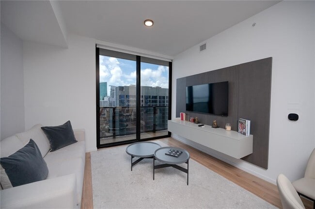 Building Photo - 398 NE 5th St