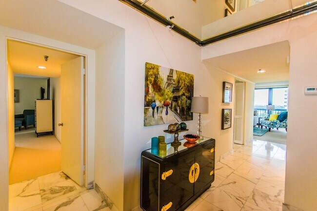 Foto del edificio - 115 Lakeshore Dr