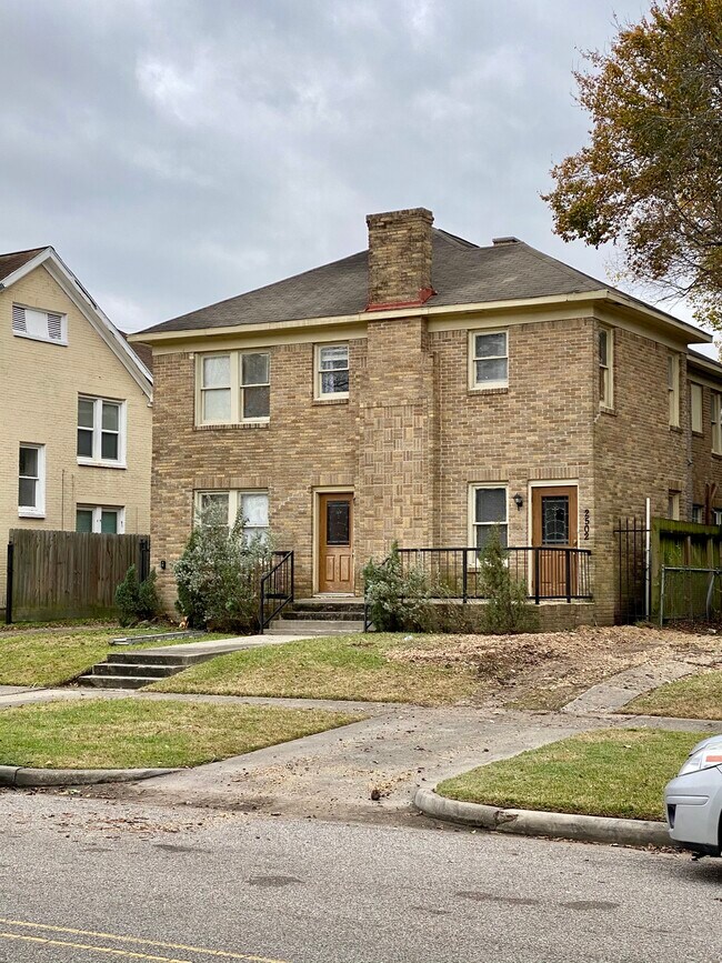 Building Photo - 2504 Cleburne St