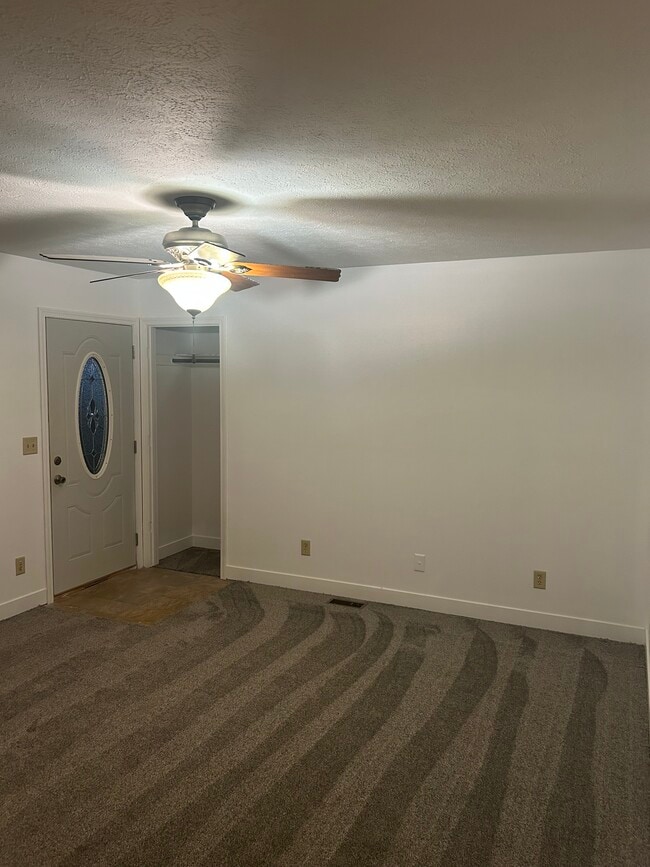 Building Photo - 1018 Avenue B St