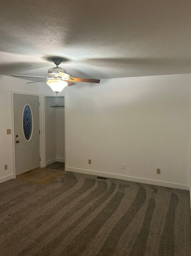 Foto del edificio - 1018 Avenue B St