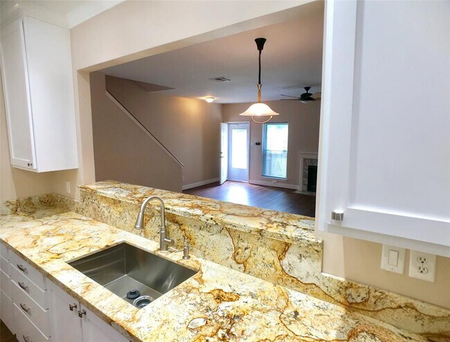 Foto del edificio - 3270 Holly Hall St