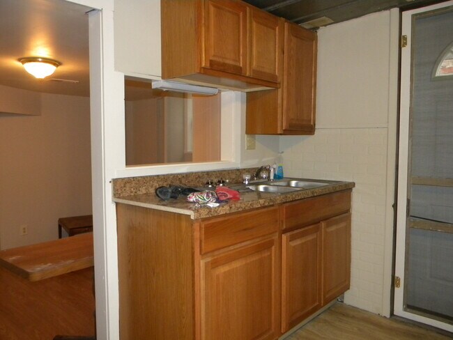 Kitchen Picture 1 - 21 W Carpenter St