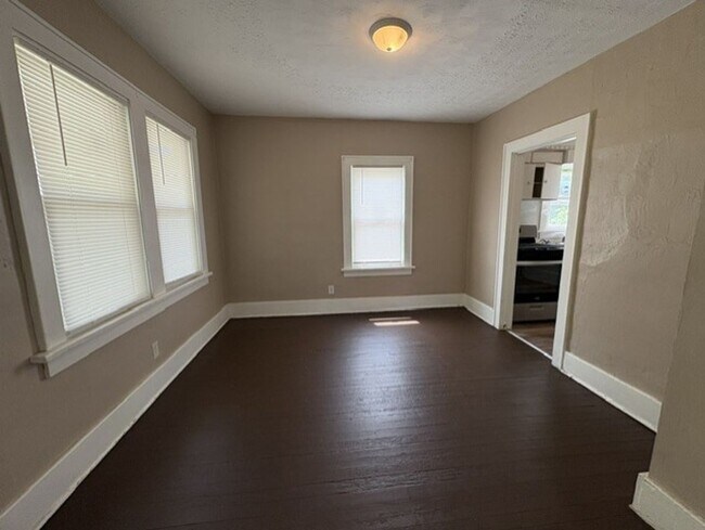 Foto del edificio - Updated 2-Bedroom Akron Home with Large Detached Garage