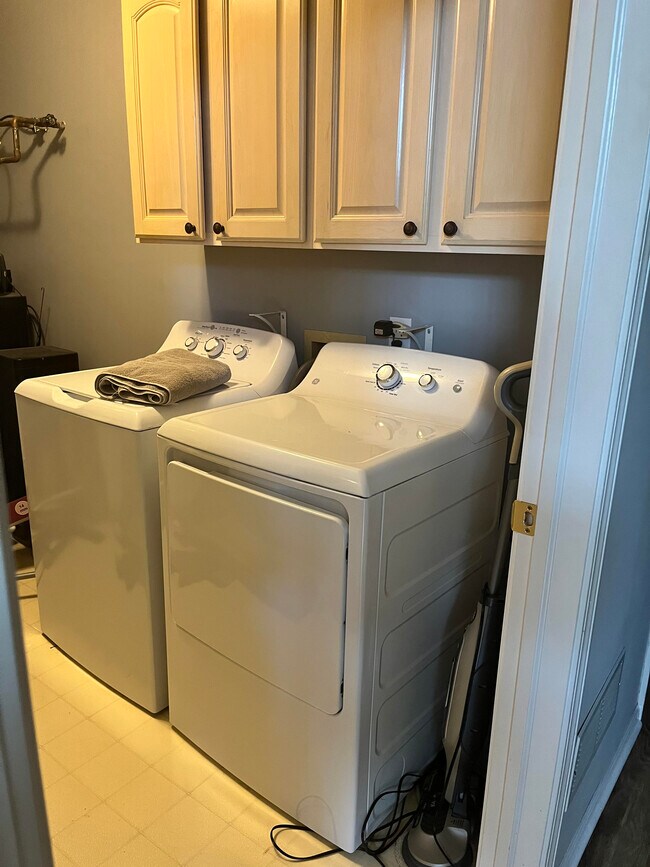 Lavadora y secadora en el apartamento - 1044 Longwell Pl