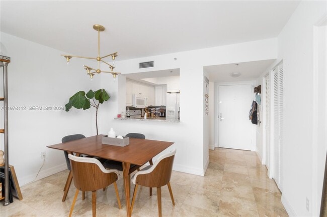 Building Photo - 1800 Sunset Harbour Dr