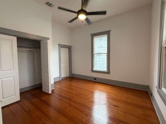 Building Photo - Updated 3 Bed / 2 Bath Near Downtown | Move-In Ready + Fridge Included