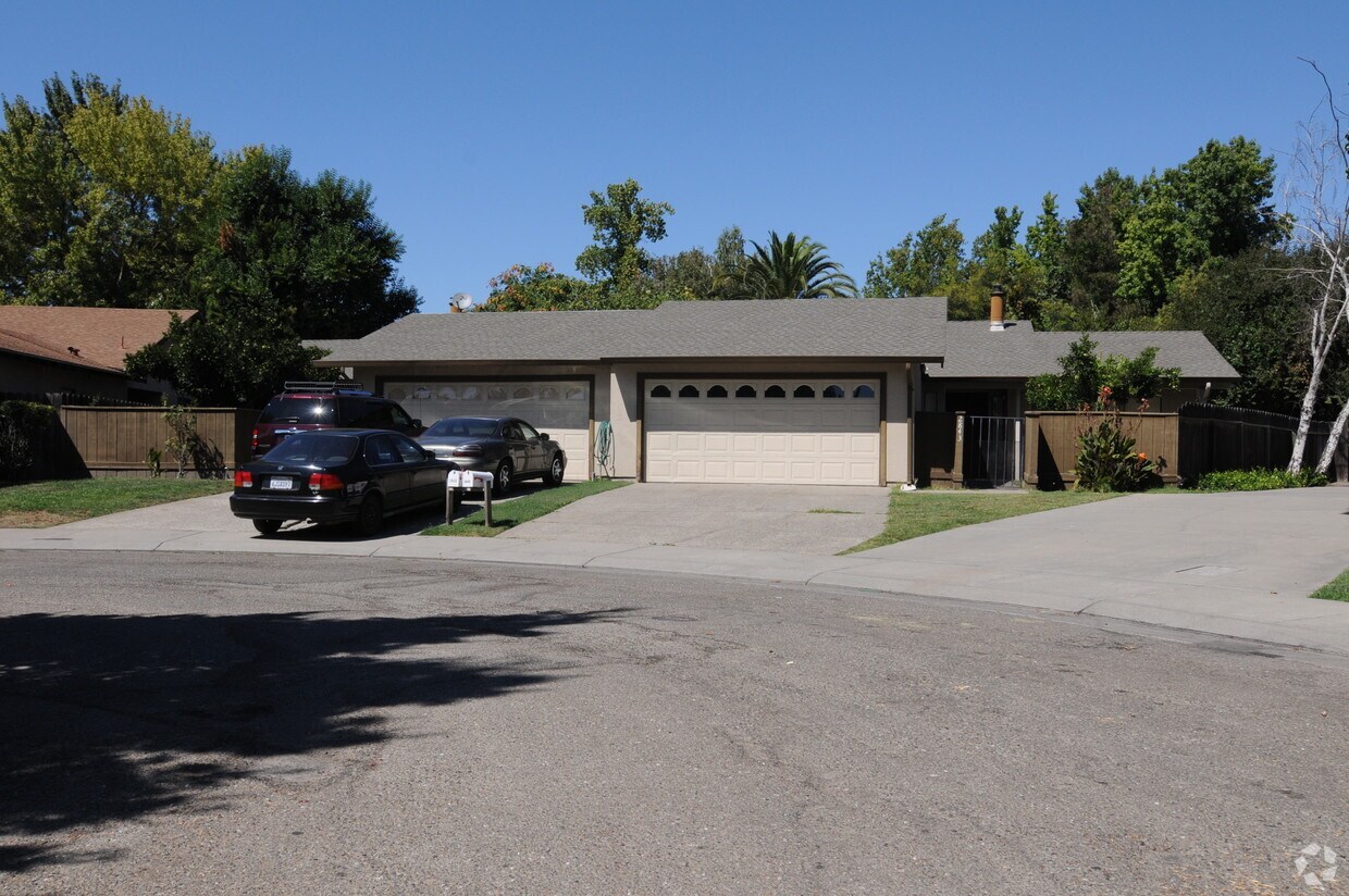 Foto del edificio - 2843-2845 Buckner Ct