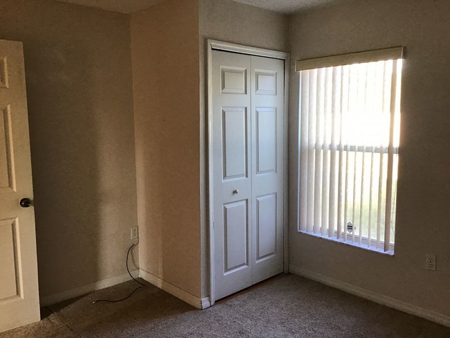 Foto del edificio - 3 BEDROOM/2 BATH/2 CAR GARAGE HOME