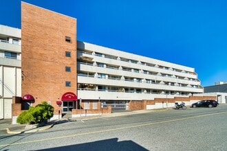 Building Photo - 50 Cavan St