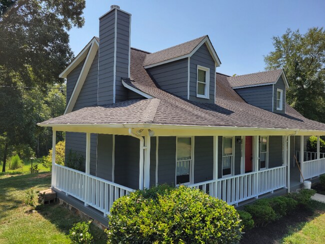 Building Photo - 303 Pineview Rd
