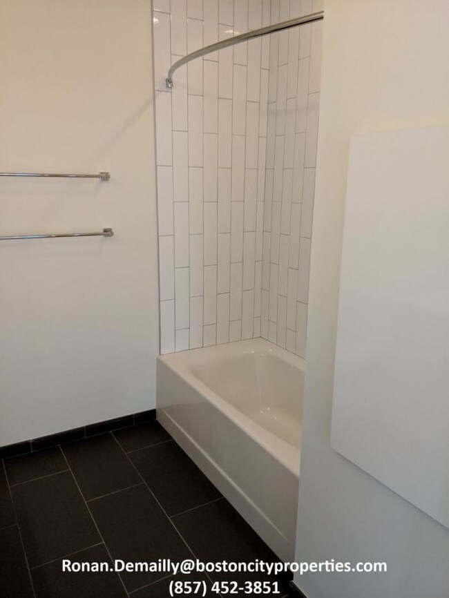 Building Photo - 2 bedroom in Chelsea MA 02150