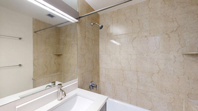 Interior Photo - 10 Hanover Square