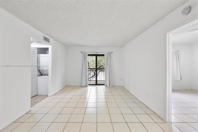 Foto del edificio - 9724 Hammocks Blvd