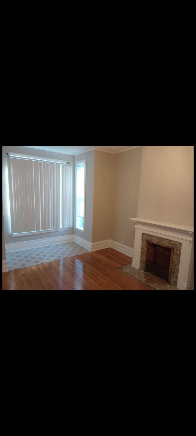 Living Room - 2818 W Wilcox St Apartment