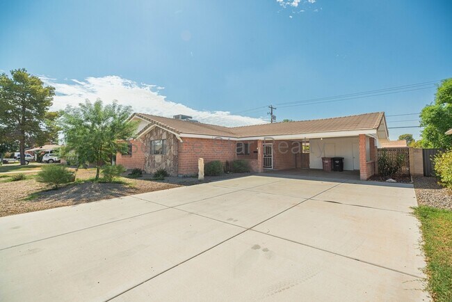 Building Photo - 8525 E Mariposa Dr