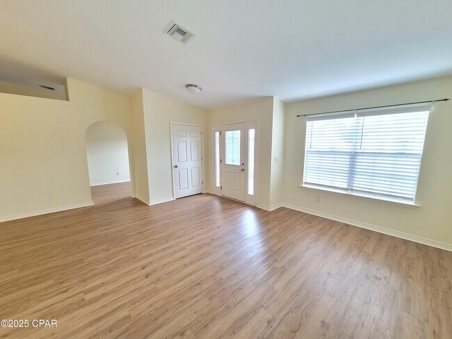 Foto del edificio - 3225 Azalea Cir