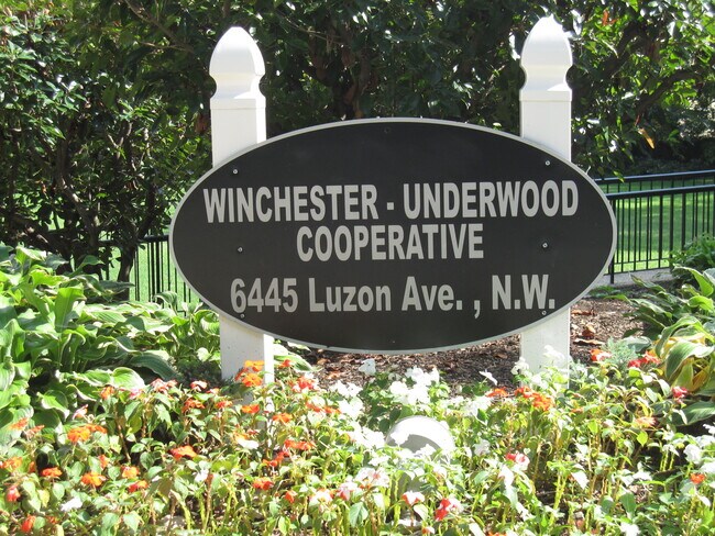 Foto del edificio - 6445 Luzon Avenue Northwest