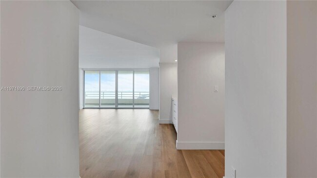 Building Photo - 555 NE 34th St