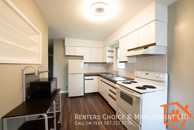 Building Photo - 2 Bedroom Pet Friendly House