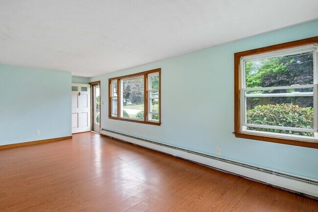 Building Photo - 12 Casavan Ave