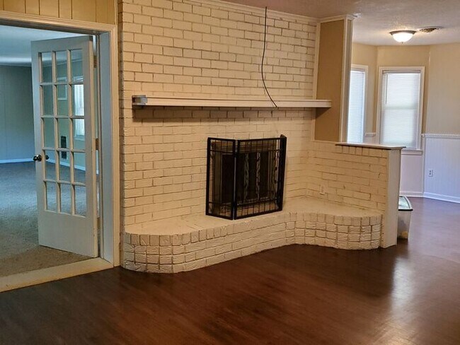 Building Photo - 6300 Gillham Dr
