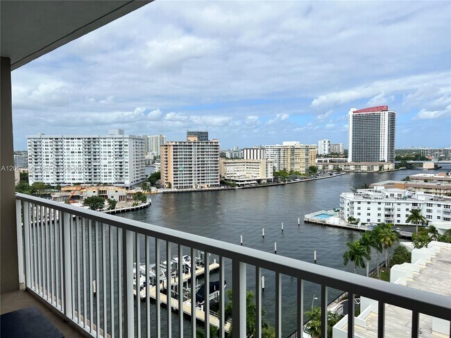 Foto del edificio - 1965 S Ocean Dr