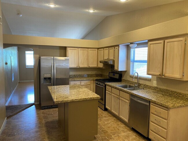 Building Photo - Summerlin Duplex. Balcony. Upgraded appliances.