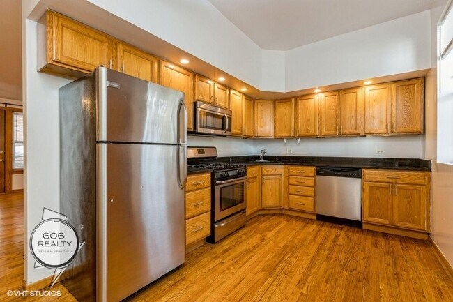 Foto del edificio - Beautiful Logan Square Apartments!