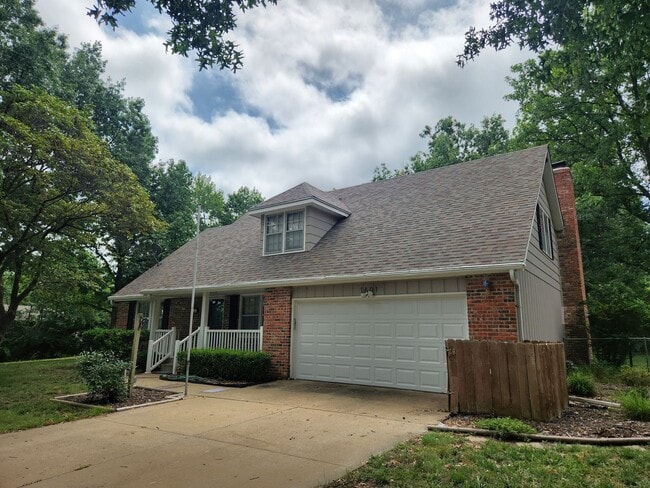 Building Photo - Wow! 5BR, 4BTH executive home for lease!