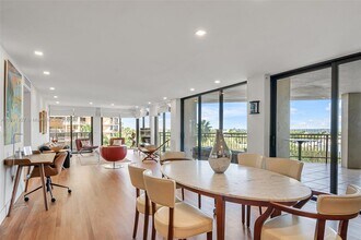 Building Photo - 2901 S Bayshore Dr