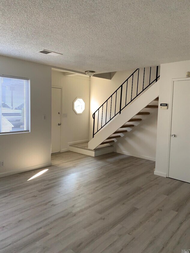 Primary Photo - 138 Warwick Dr