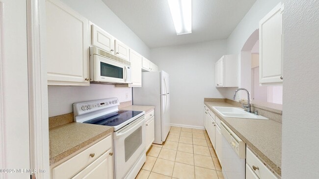 Building Photo - 7990 Baymeadows Cir E