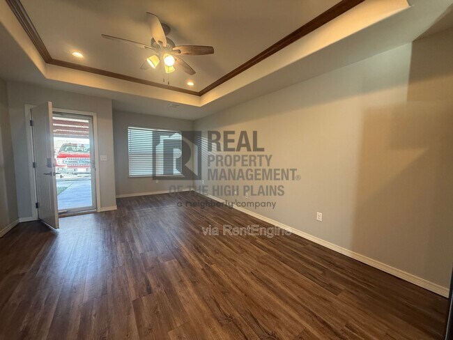 Foto del edificio - 13057 Raymond Rd