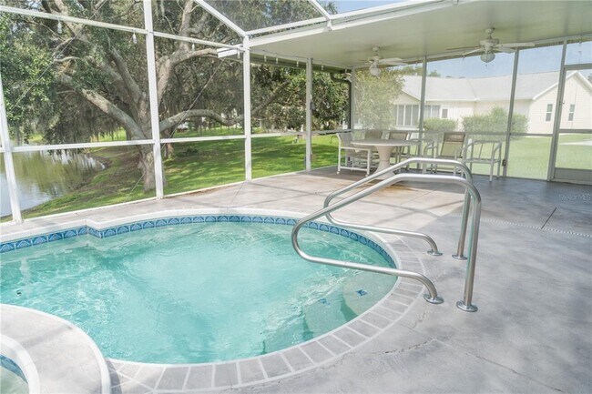 Foto del edificio - 714 Bay Hill Ct