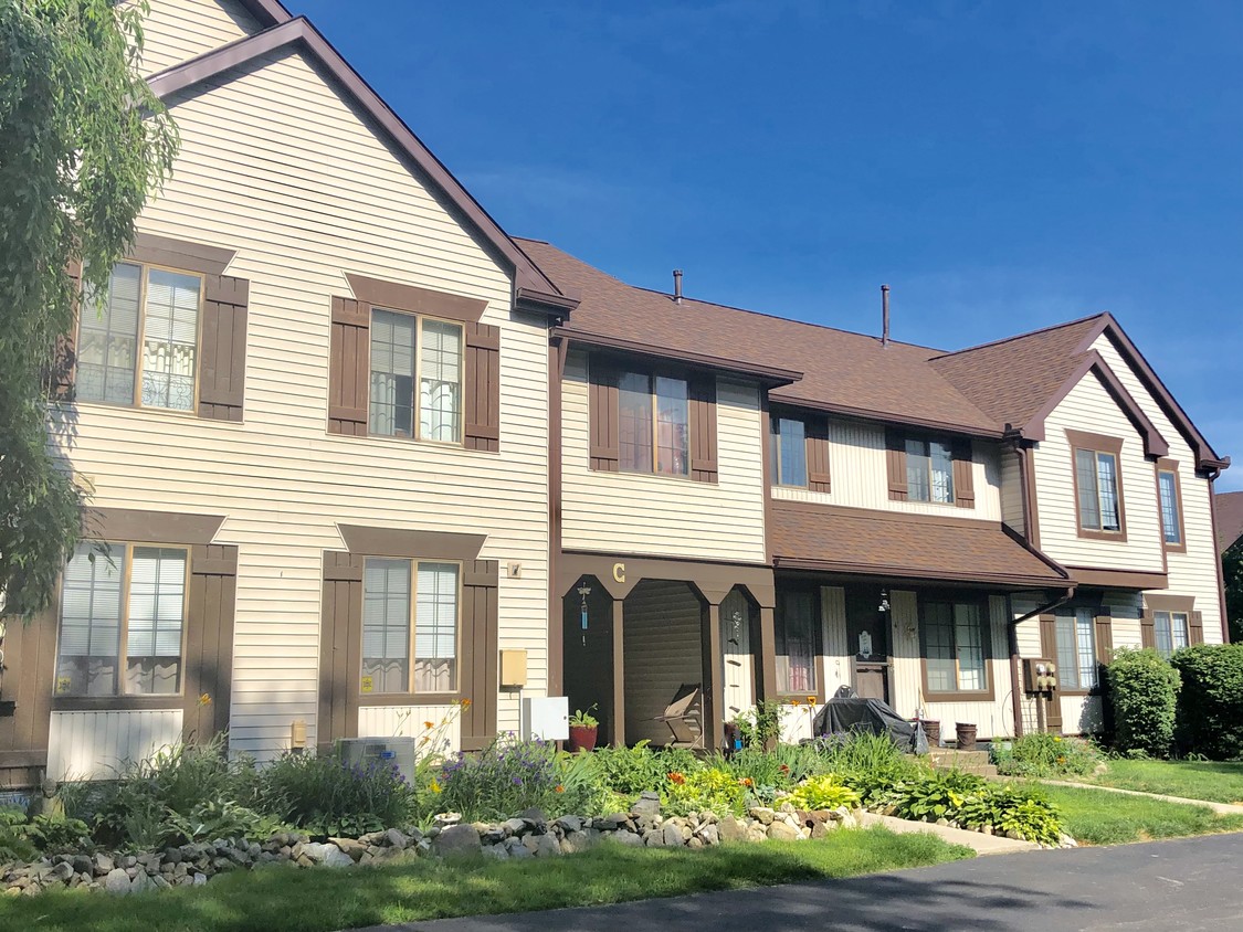 Foto principal - 5953 Walnut Cir Dr