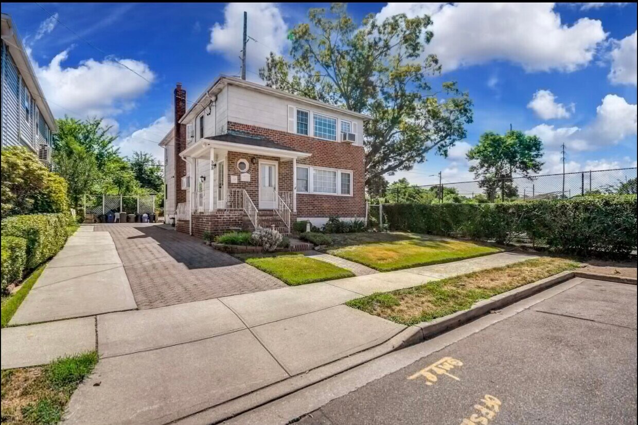 Primary Photo - 395 Cochran Pl