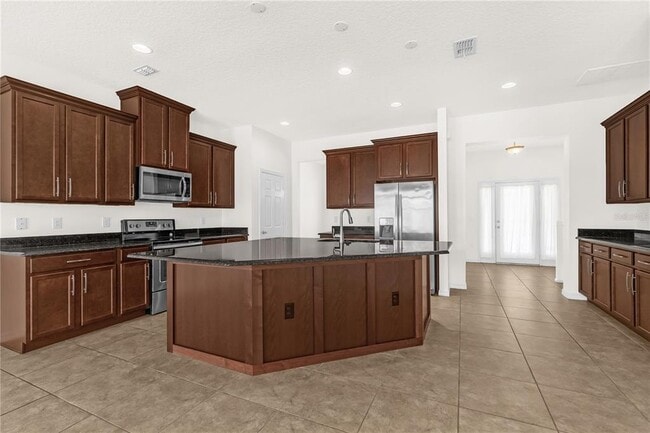 Foto del edificio - 8130 Red Stopper Ln