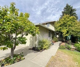 Building Photo - 3641 Kamp Dr