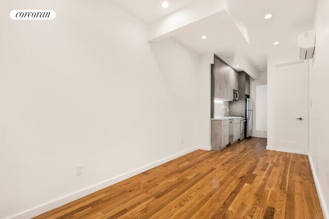 Foto del edificio - 16-61 Woodbine St